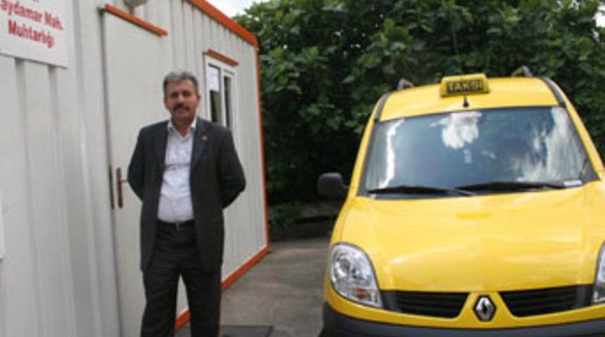 Hem m&uuml;zisyen, hem taksici, hem de muhtar