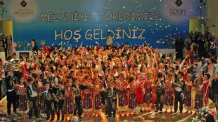 Miniklerden büyük mezuniyet töreni