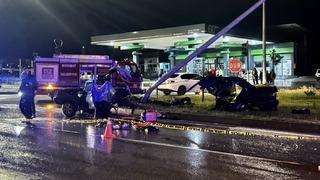 Sinop'ta aydınlatma direğine çarpan otomobildeki 1 kişi öldü, 2 kişi yaralandı