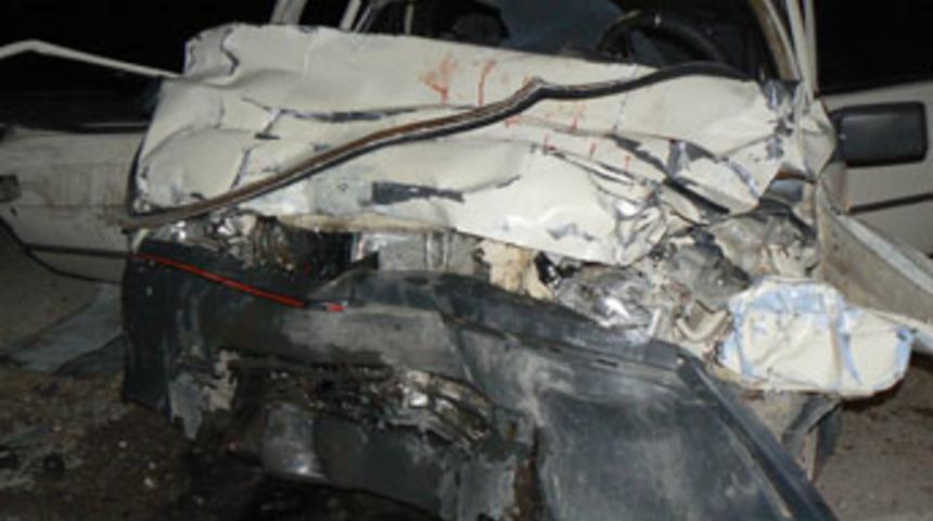 D&uuml;ğ&uuml;n d&ouml;n&uuml;ş&uuml; kaza: 3 &ouml;l&uuml;, 8 yaralı