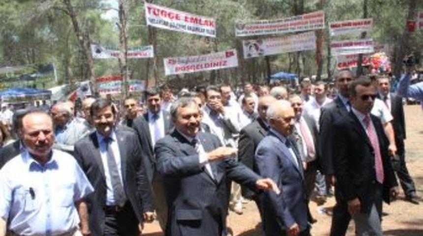 Bakan Varsaklar ş&ouml;leninde