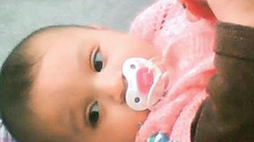 Ara&ccedil;ta unutulan bebek &ouml;ld&uuml;