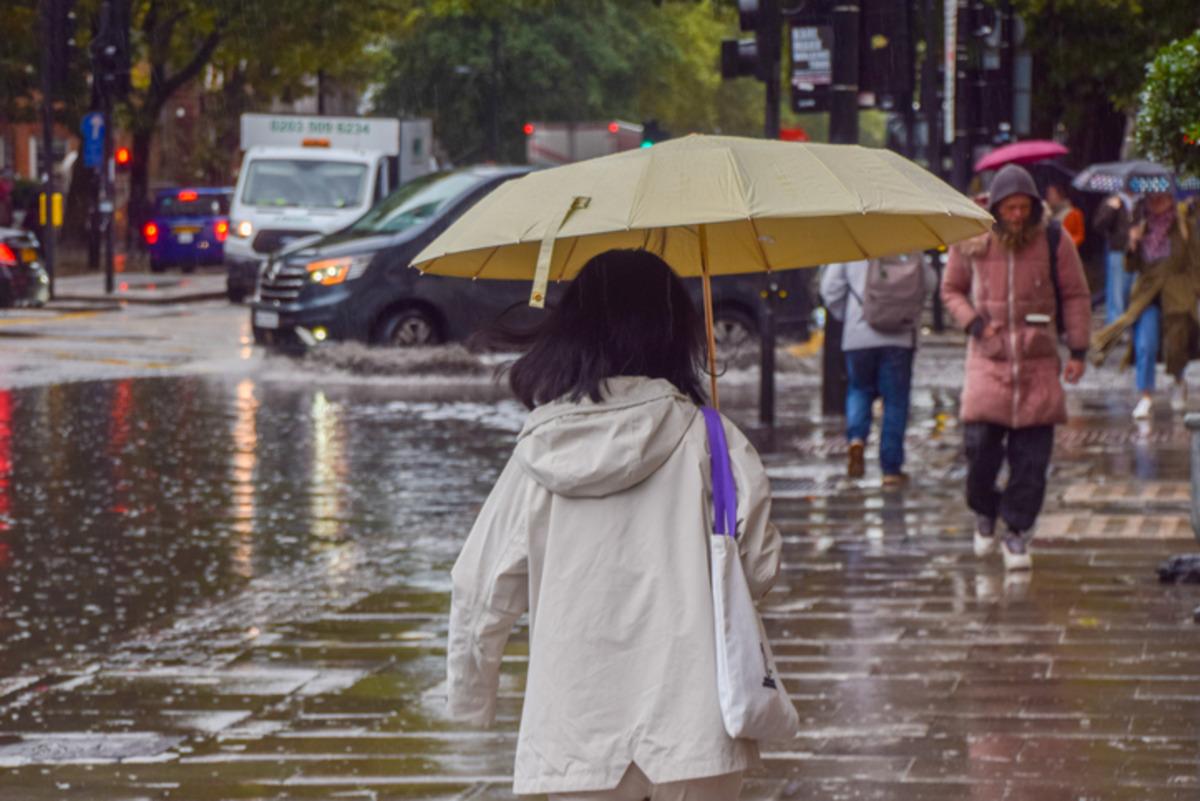 İstanbul da sabah saatlerinde hortum g&ouml;r&uuml;ld&uuml;! 10 ile sarı kodlu uyarı 4