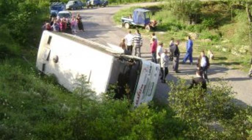 Midib&uuml;s devrildi; 6 yaralı