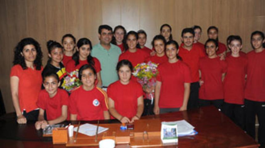 Voleybolculardan Haspolat'a ziyaret