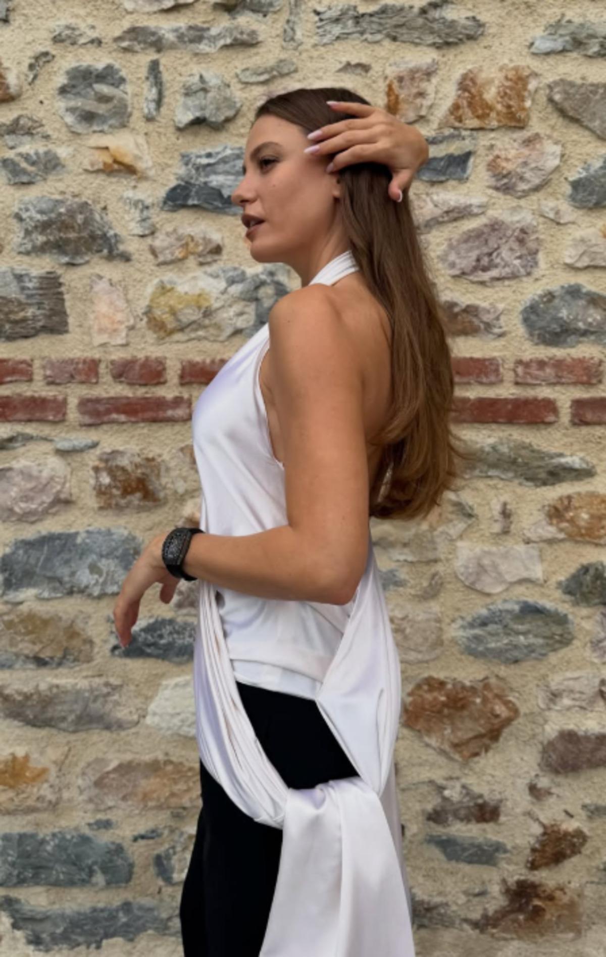 Serenay Sarıkaya peş peşe paylaştı! Beğeni yağdı 1
