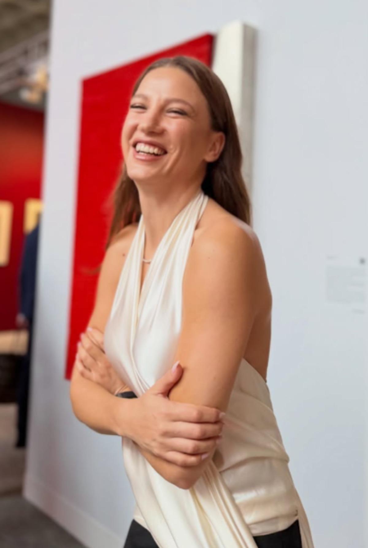 Serenay Sarıkaya peş peşe paylaştı! Beğeni yağdı 4