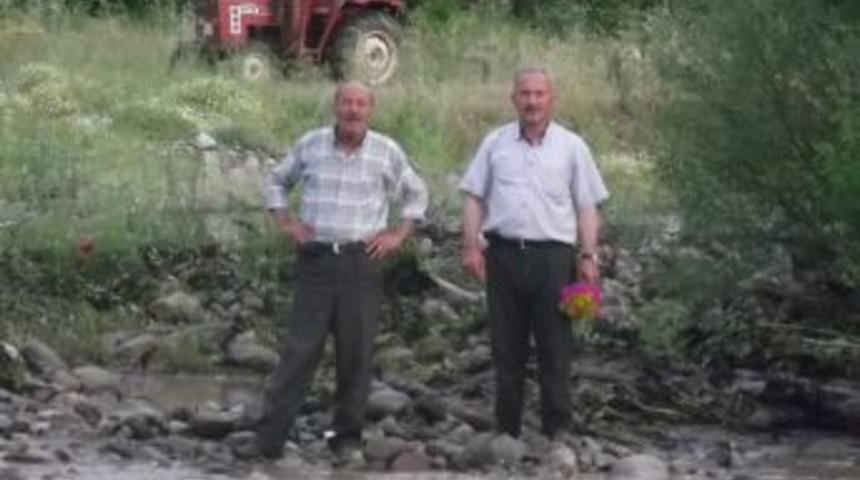 Derenin taşması sonucu mahsur kaldılar