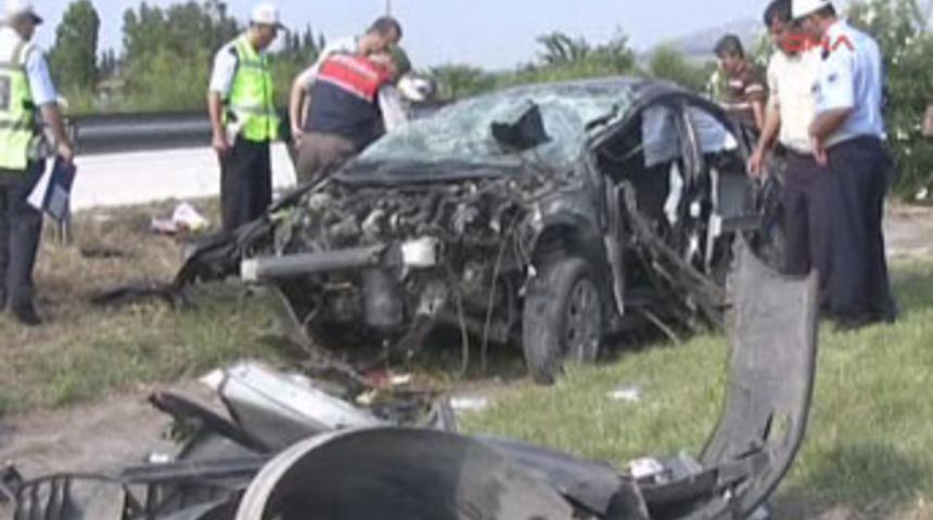 Adana'da feci kaza; 3 &ouml;l&uuml;, 4 yaralı