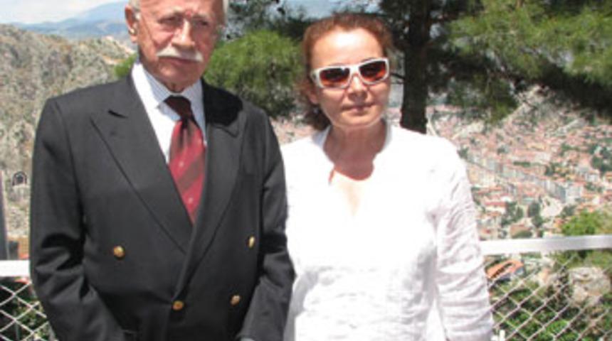 Oktay Ekşi'den anayasa a&ccedil;ıklaması