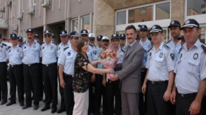 Yazın n&uuml;fusu 250 bini bulan Gemlik'te zabıta g&ouml;reve hazır