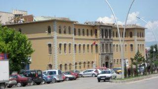 Korkut, belediyenin çatısını yıktı