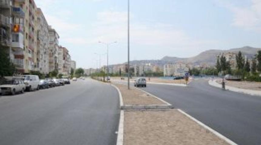 Bornova'da otoyol bağlantısı tamamlayan cadde a&ccedil;ıldı