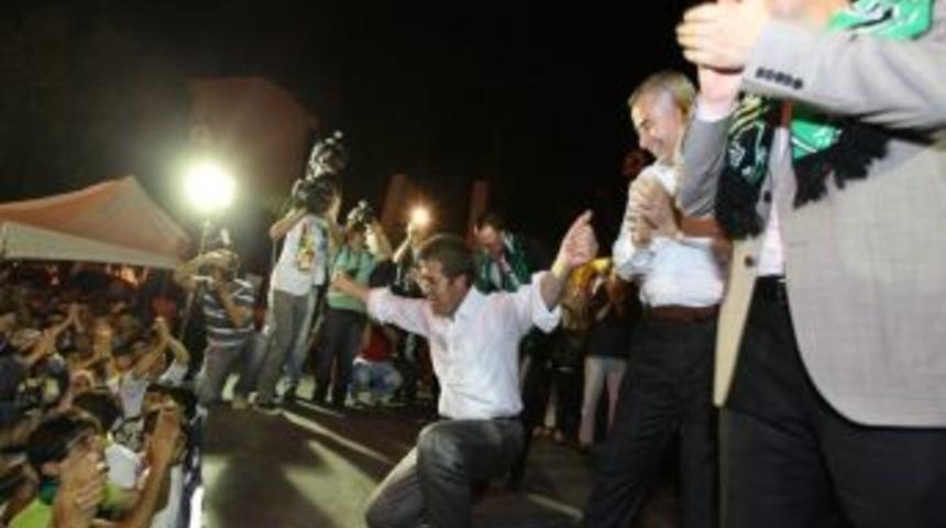 Zeybekci, zeybek oynadı