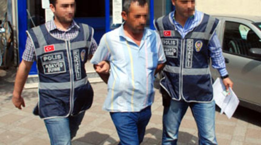 Cinsel organını g&ouml;sterdiği iddiası