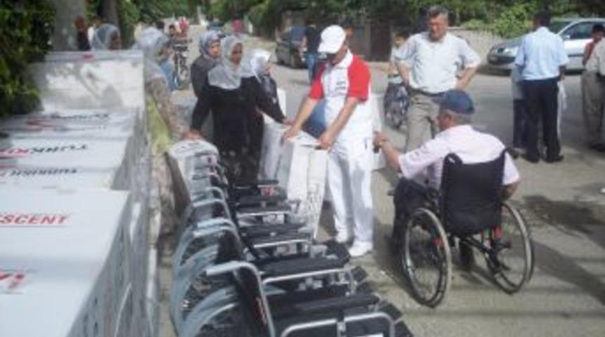 Kızılay'dan ihtiya&ccedil; sahibi 7 kişiye tekerlekli sandalye
