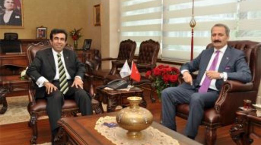 Vali G&uuml;zeloğlundan tebrik mesajı