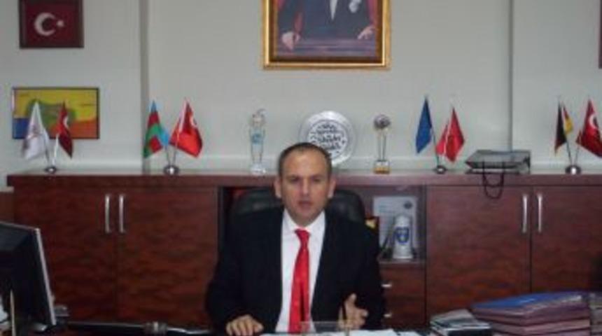 Tebdili kıyafetle dolaşan kaymakam, ihtiya&ccedil; sahiplerini kendisi buluyor