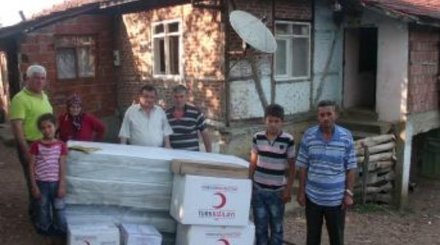 Evi yanan aileye yardım