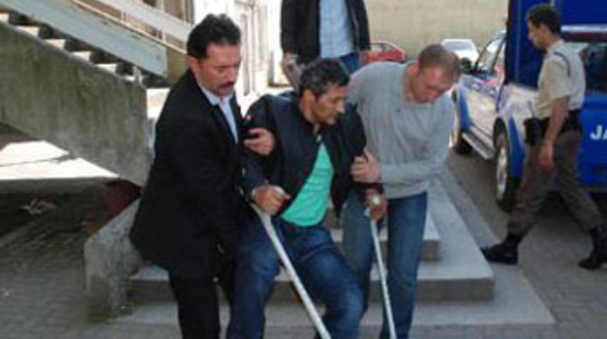 Polislerin kucağında cezaevine