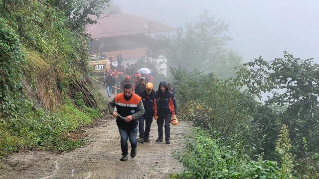 Son dakika | Trabzon da heyelan: 1 kişi hayatını kaybetti! 8