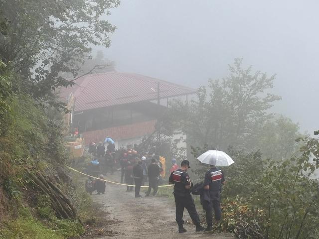 Son dakika | Trabzon da heyelan: 1 kişi hayatını kaybetti! 7