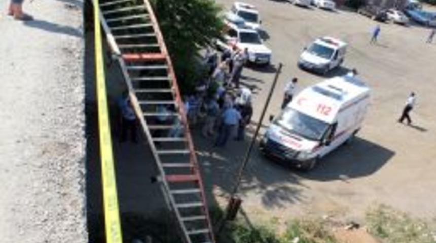 Ara&ccedil;larıyla 6 metre y&uuml;kseklikten yere &ccedil;akıldılar, hafif yaralı kurtuldular