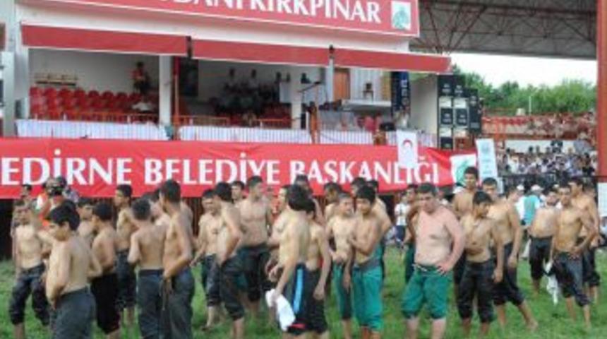 Tarihi Kırkpınar Yağlı G&uuml;reşleri resmen başladı