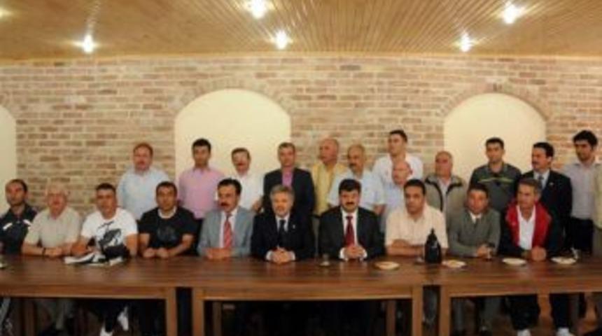 21 spor kul&uuml;b&uuml;ne nakdi para yardımı yapıldı