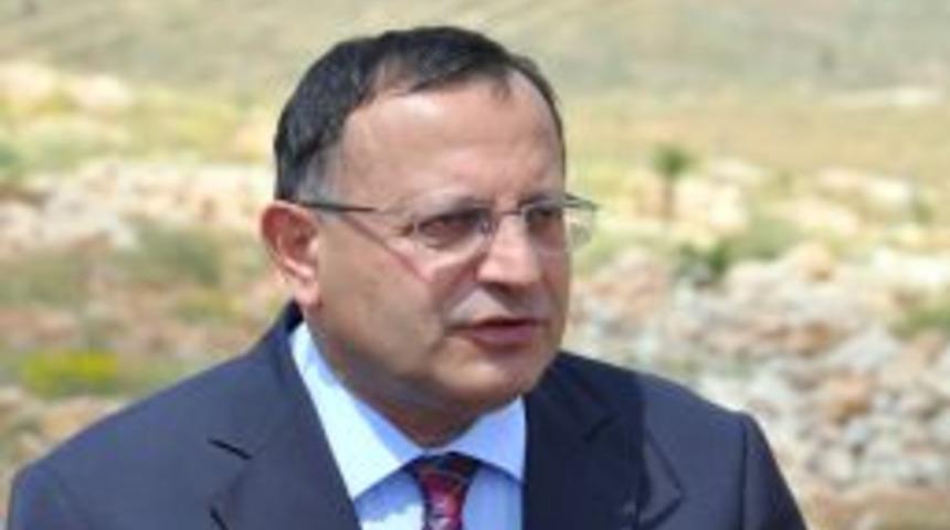 Beydağı, kayalara dikilen fidanlarla yeşilleniyor