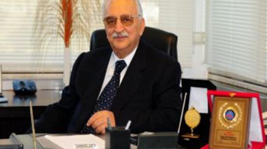 Nuri &Ccedil;omu 'Yaşama dokunan insan' &ouml;d&uuml;l&uuml;ne layık g&ouml;r&uuml;ld&uuml;