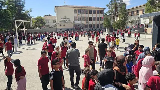 Depremin merkez üssünde eğitim kararı! Şanlıurfa'da okullara bir gün ara verildi