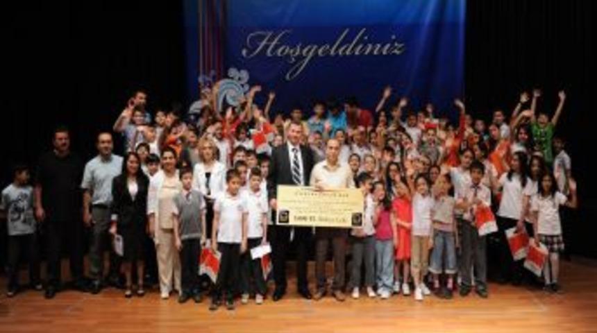 Kardeş okuldan sevindiren karne hediyesi