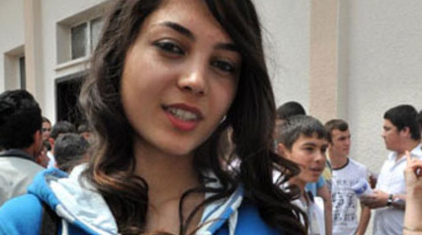 1800 erkek arasında tek kız