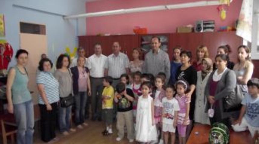 Edremit'te ilk karneler Kaymakam Tun&ccedil;'tan