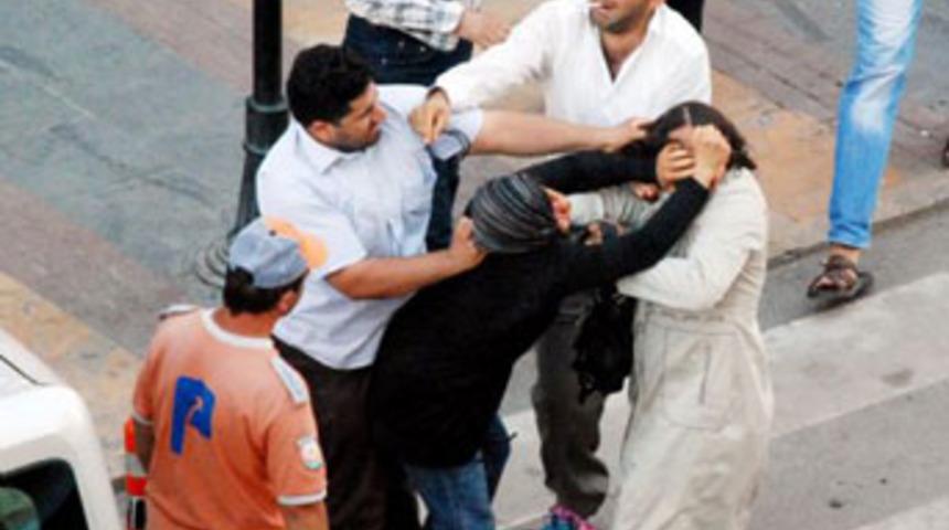 Sa&ccedil; sa&ccedil;a, baş başa kavga