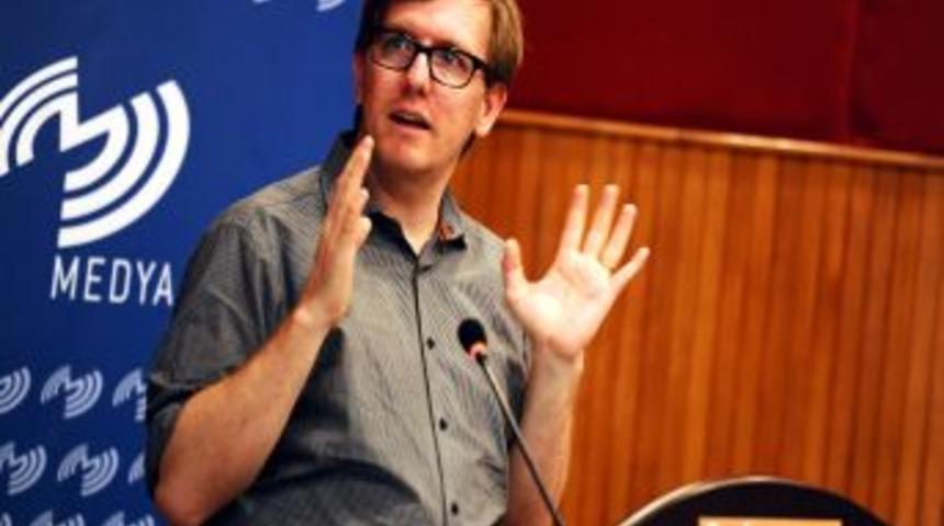 New York Times&rsquo;ın blog uzmanı, gen&ccedil; iletişimcilerle buluştu