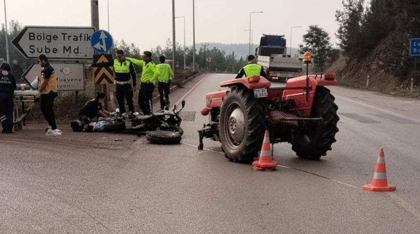 Karab&uuml;k&rsquo;te motosiklet ile trakt&ouml;r &ccedil;arpıştı: 2 yaralı