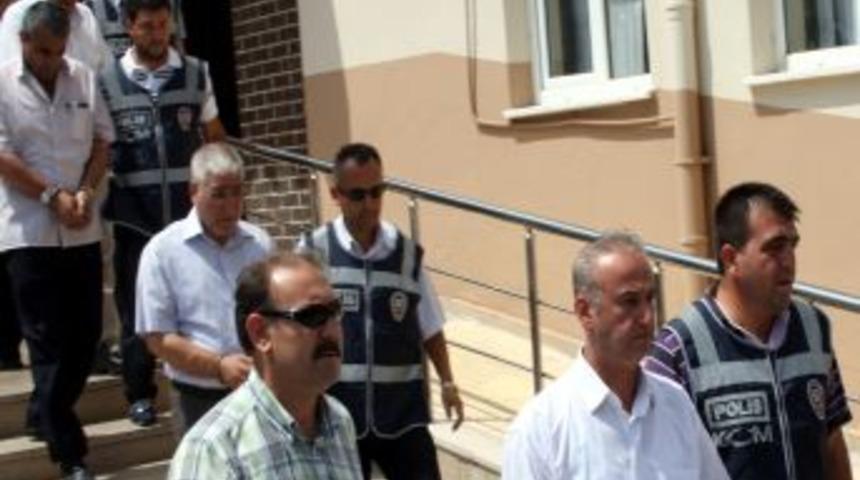 Bursa E Tipi Kapalı Cezaevi M&uuml;d&uuml;r&uuml; ve 4 gardiyan adliyeye sevk edildi