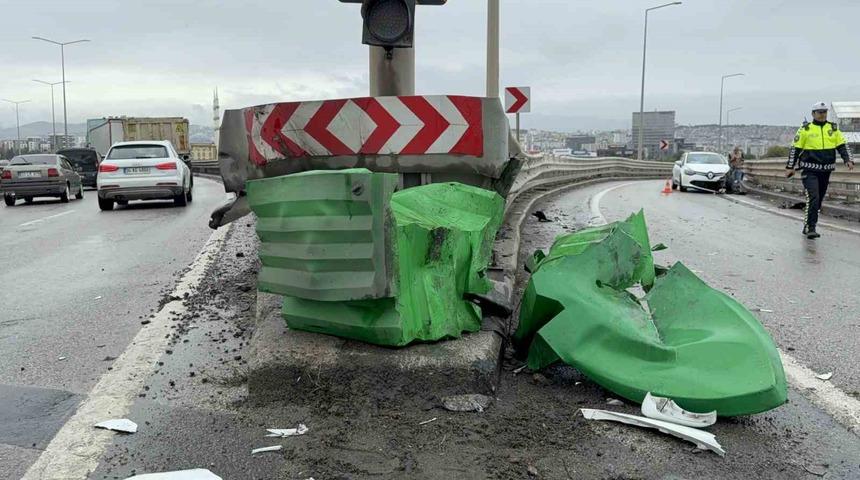 Viyad&uuml;kteki kaza maddi hasarla atlatıldı