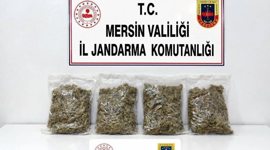 Uyuşturucu taciri 2 kilo 100 gram esrarla yakalandı