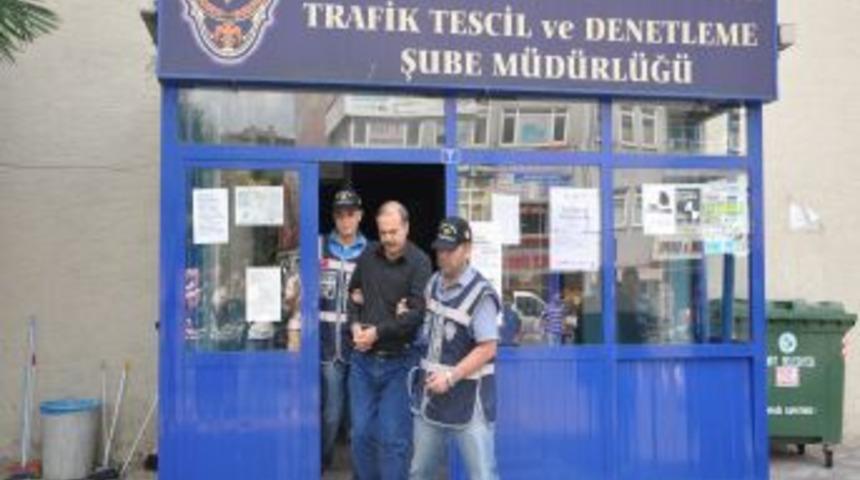 Polis memurunu bı&ccedil;aklayan zanlılar adliyeye sevk edildi