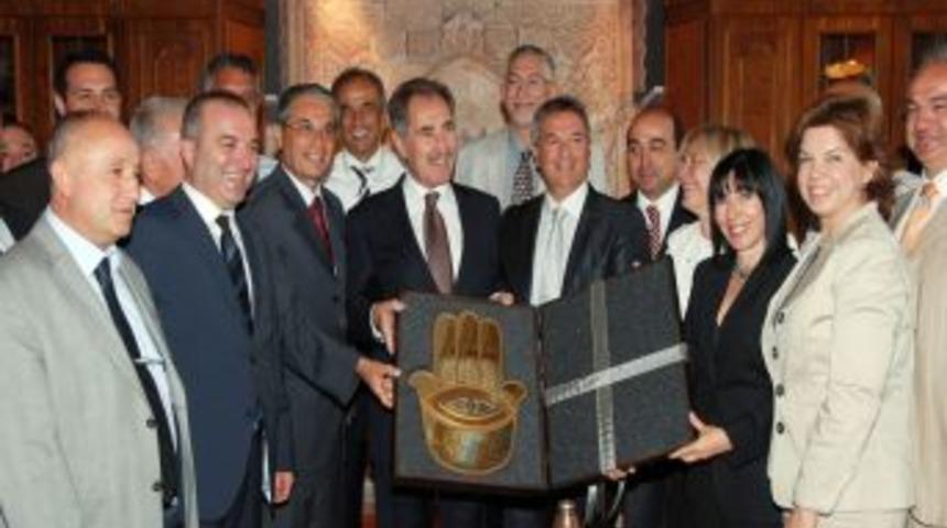 Egeli turizmciler Bakan G&uuml;nay'ı Ankara'da ziyaret etti