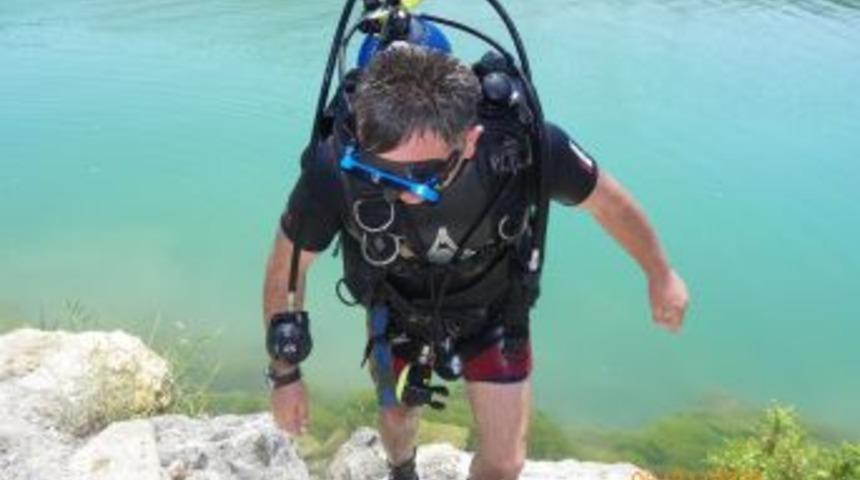 Balık&ccedil;ının oltasına bomba takıldı