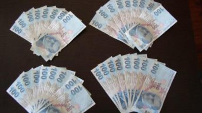 Sahte parayla alışveriş yaparken yakalanan 4 kişiden 3'&uuml; tutuklandı