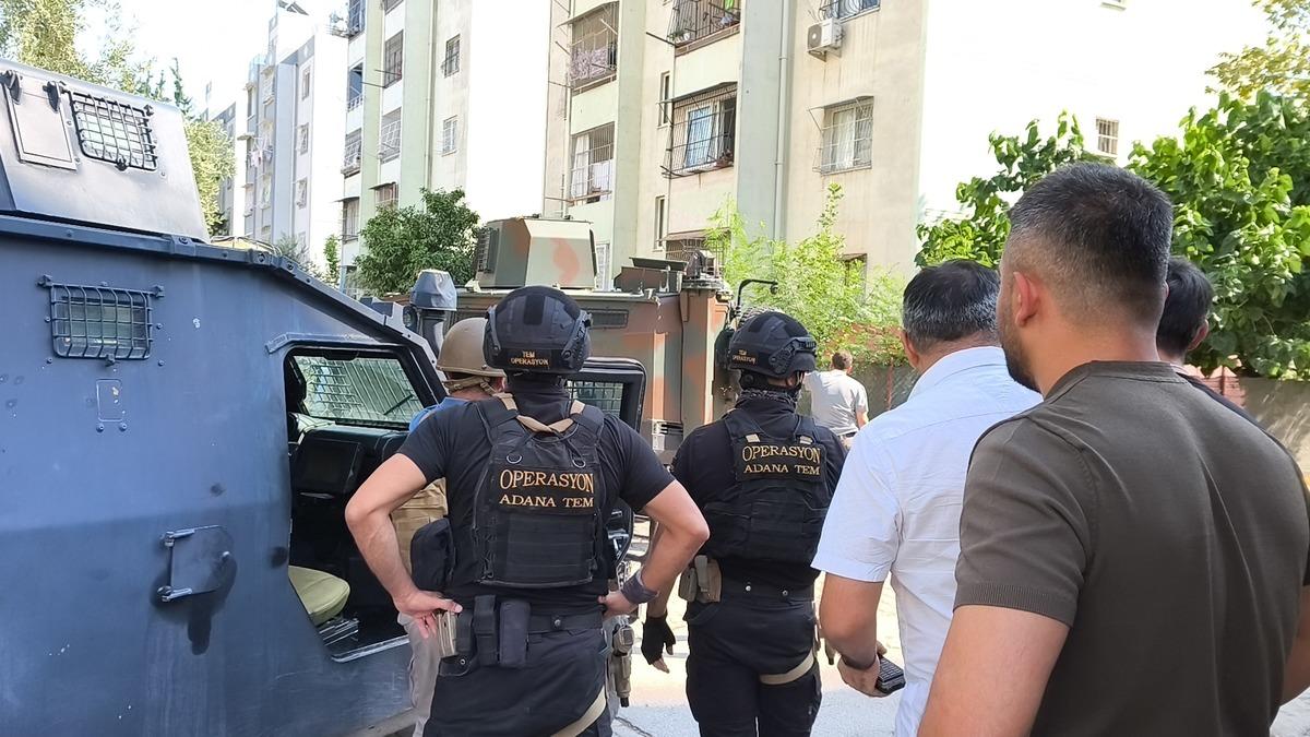 Adana da hareketli anlar! Yakalanacağını anlayınca el bombası alıp kendisini eve kilitledi 3