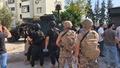 Adana'da hareketli anlar! El bombas� al�p kendisini eve kilitledi