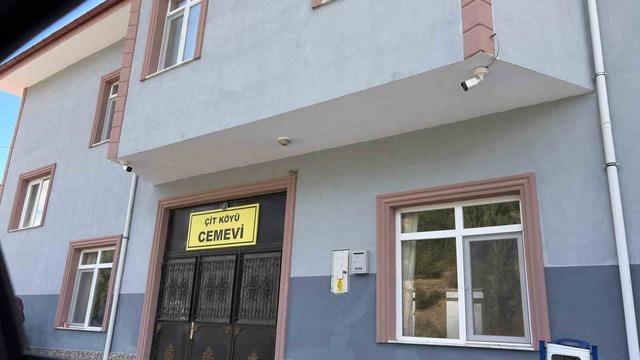 Ankara’da bir araçta ölü bulunan şahıslar toprağa verildi