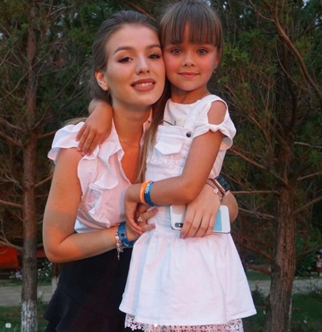 Люся Чеботина с сестрой