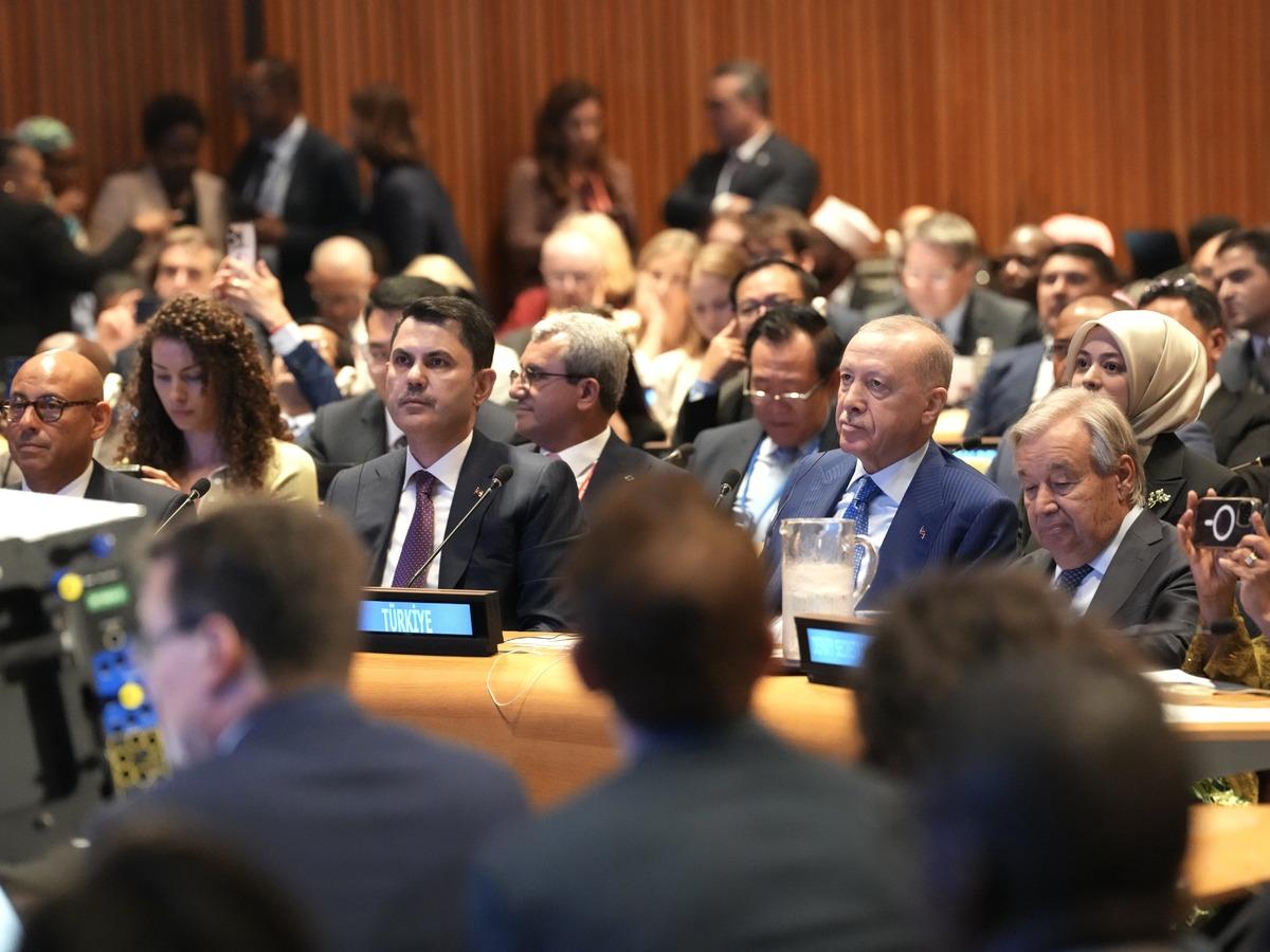 COP31 Başkanı Murat Kurum 455 deprem konutuyla &ouml;rnek verdi: "D&uuml;nya bizden uygulama bekliyor" 2